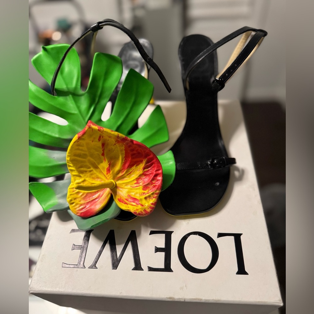 Loewe Petal Leather Sandal Size 40 Worn for
20 mins indoors